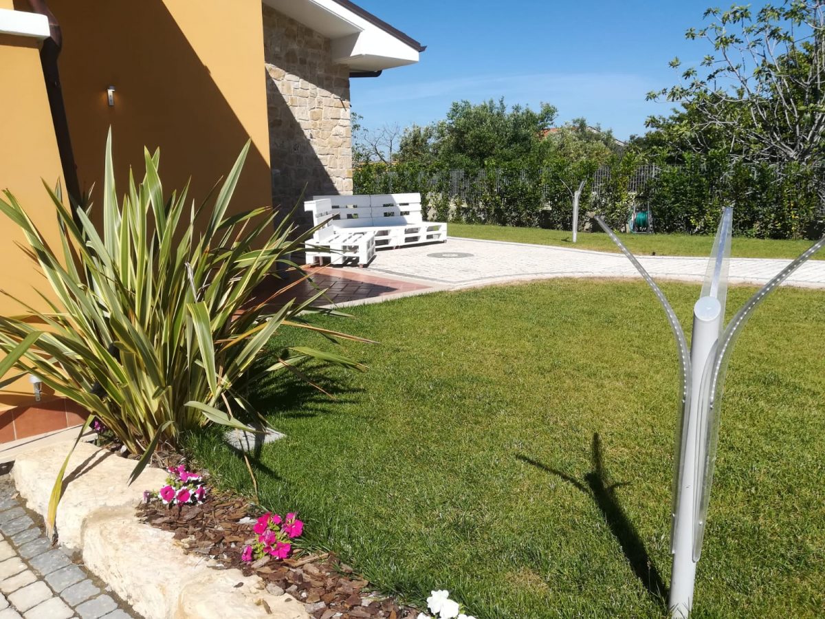 3 Idee con i Lampioncini da Giardini Moderni